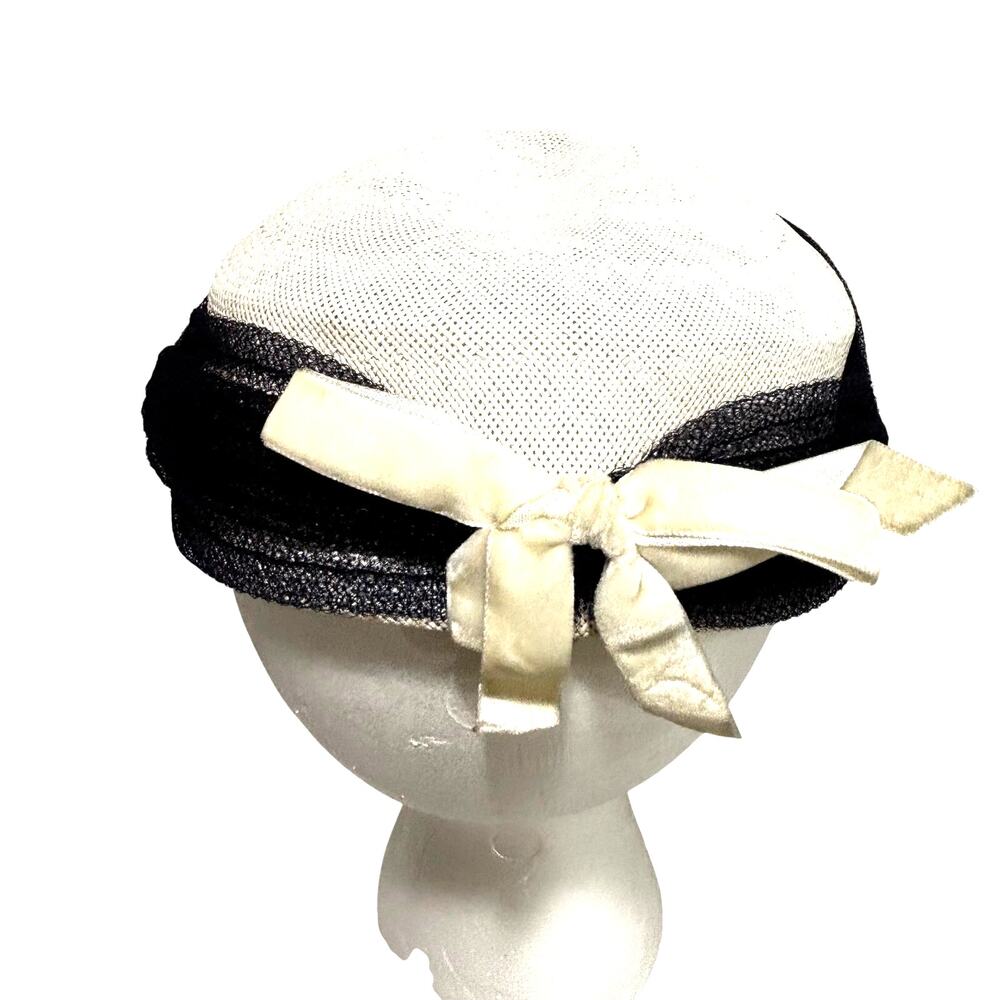 Vintage Mid Century Halle Bros Co White straw hat black netting & velvet bow - Picture 4 of 9